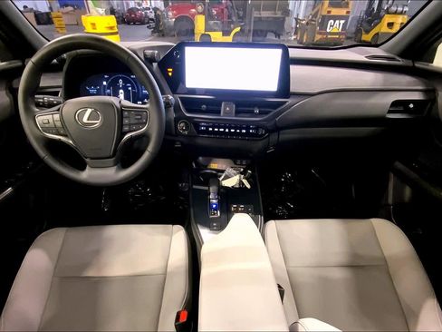 Certified 2025 Lexus UX 300h Premium image 15