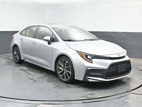Used 2020 Toyota Corolla SE w/ SE Premium Package FWD image 2