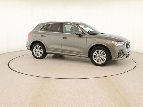 Used 2025 Audi Q3 2.0T Premium w/ Convenience Package AWD/4WD image 9