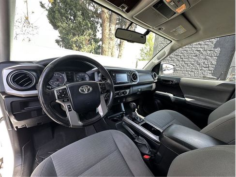 Used 2017 Toyota Tacoma SR5 image 2