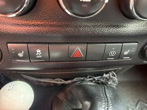Used 2017 Jeep Wrangler Unlimited Sahara AWD/4WD image 26