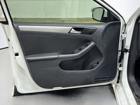 Used 2017 Volkswagen Jetta SE image 13