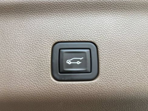 Used 2023 GMC Yukon Denali AWD/4WD image 16