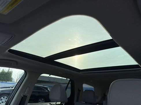 Certified 2025 Honda Pilot Touring image 11