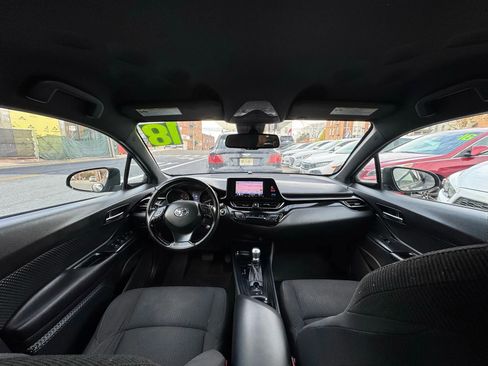 Used 2018 Toyota C-HR XLE image 31