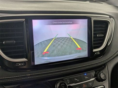 Used 2021 Chrysler Pacifica Touring-L w/ S Appearance Package image 23