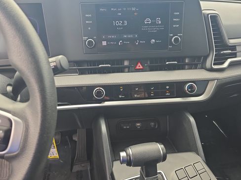 Used 2025 Kia Sportage LX FWD image 12