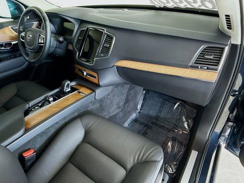 Certified 2025 Volvo XC90 B6 Core image 31