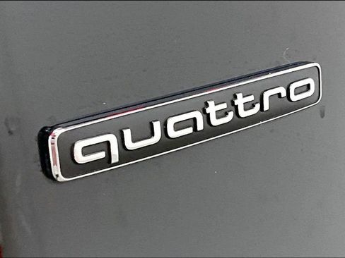 Used 2025 Audi Q5 Premium image 24