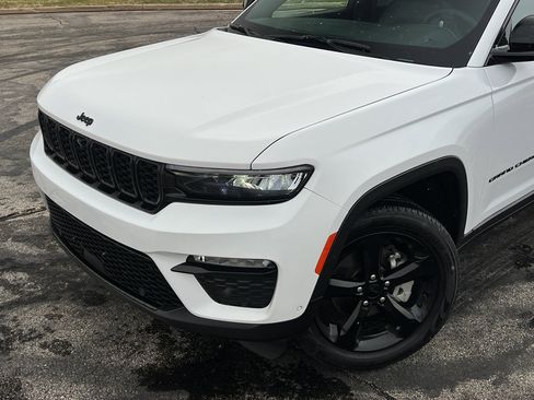 Used 2024 Jeep Grand Cherokee Limited w/ Luxury Tech Group II image 9