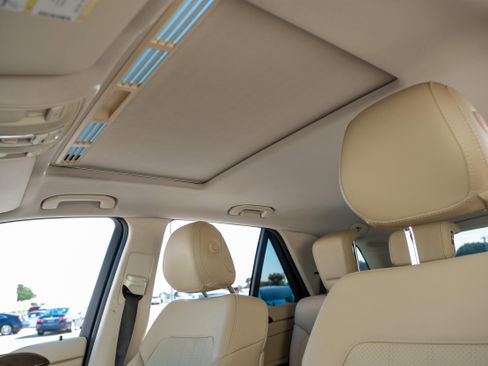 Used 2017 Mercedes-Benz GLE 350 w/ Premium 1 Package image 4