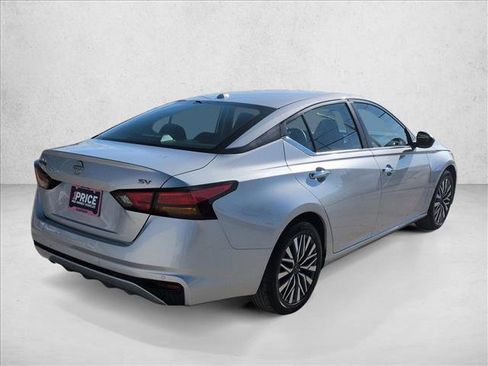 Used 2024 Nissan Altima 2.5 SV image 5
