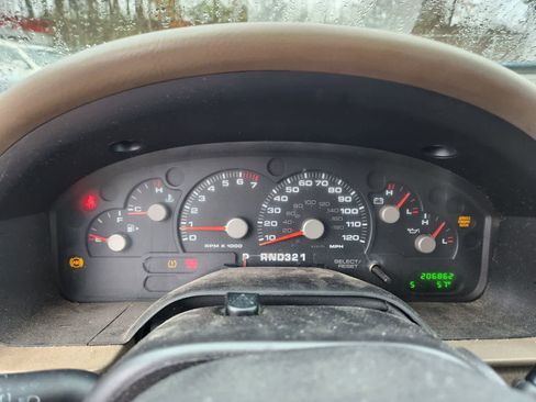 Used 2004 Ford Explorer XLT image 9