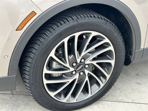 Used 2020 Lincoln Nautilus Reserve w/ Equipment Group 201A image 9