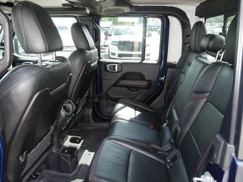 Used 2025 Jeep Gladiator Rubicon w/ Convenience Group AWD/4WD image 24