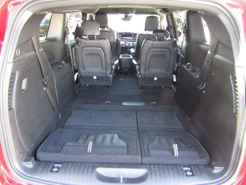 Used 2025 Chrysler Pacifica Select FWD image 33