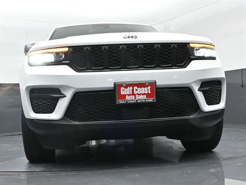 Used 2024 Jeep Grand Cherokee Altitude AWD/4WD image 28