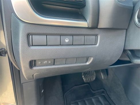 Used 2023 Nissan Rogue SV image 18