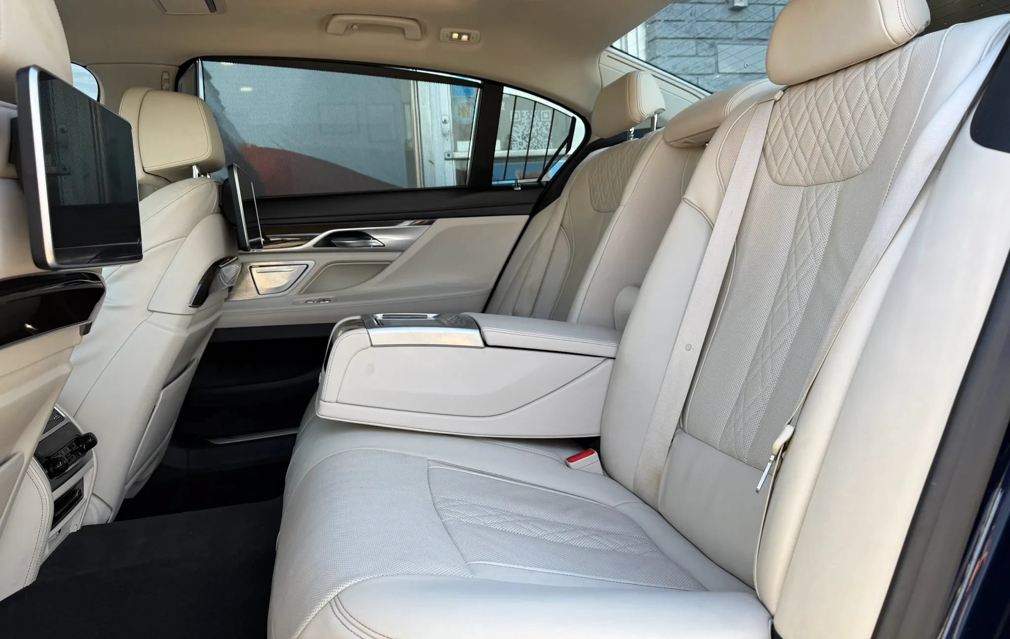 Used 2022 BMW 750i xDrive w/ Executive Package AWD/4WD image 12