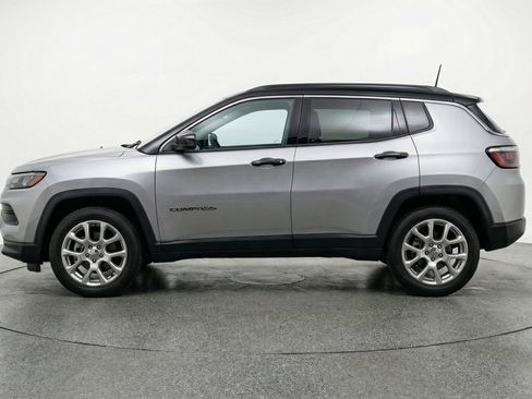 Used 2025 Jeep Compass Limited AWD/4WD image 5