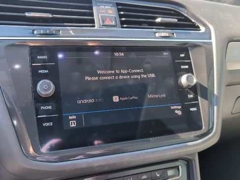 Used 2018 Volkswagen Tiguan SE w/ Panoramic Sunroof Package image 16