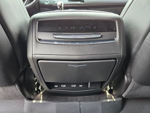 Used 2023 Cadillac Escalade Premium Luxury Platinum AWD/4WD image 11