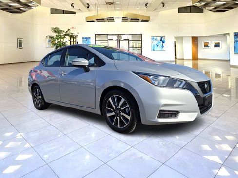 Used 2020 Nissan Versa SV FWD image 3