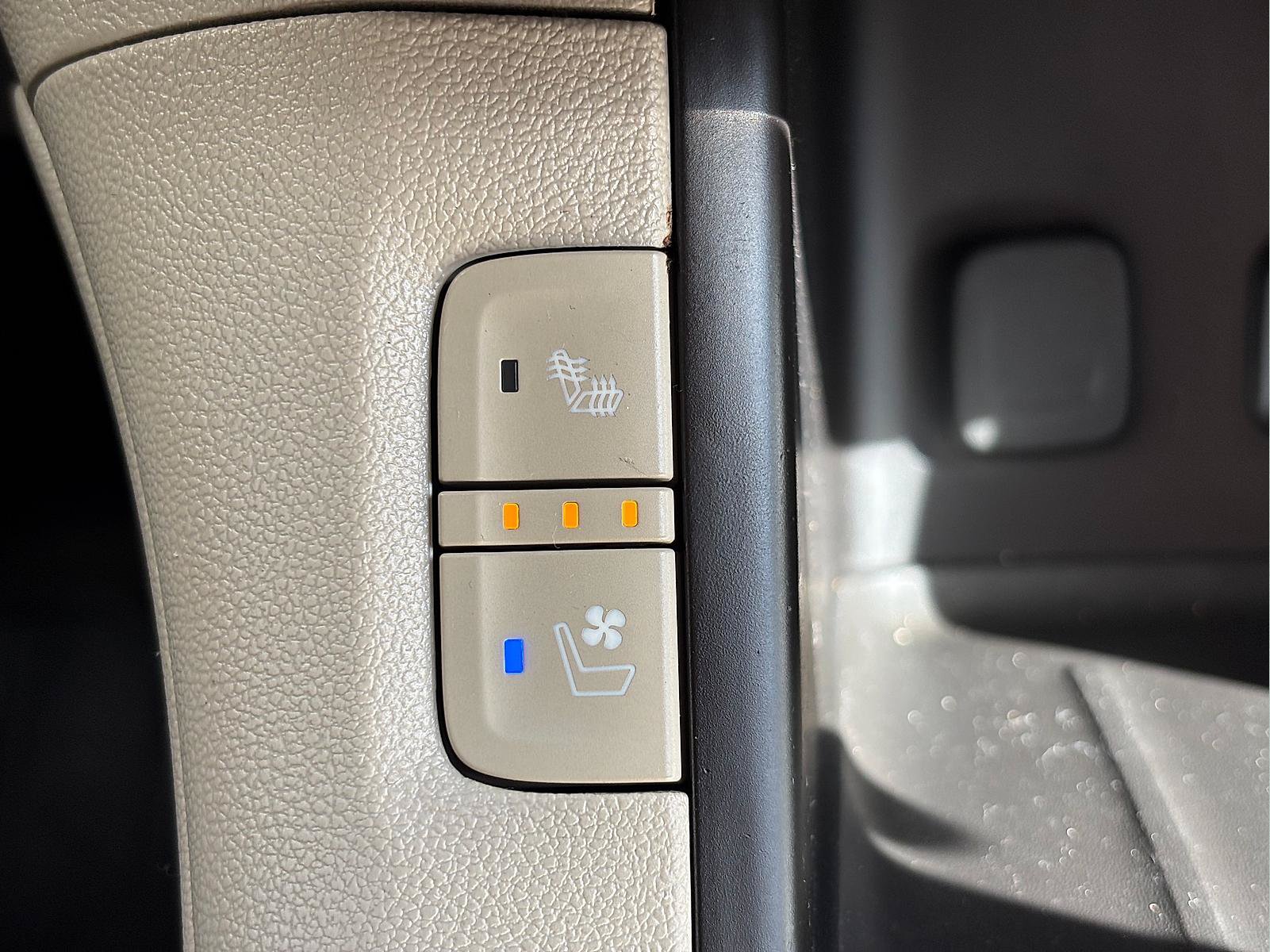 Used 2019 GMC Acadia Denali w/ Technology Package AWD/4WD image 28