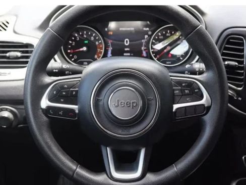 Used 2018 Jeep Compass Sport FWD image 8