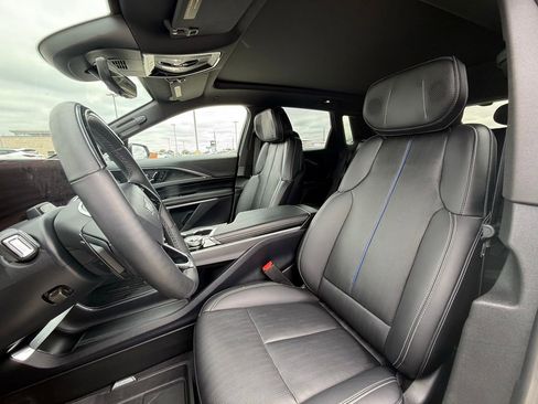 Used 2025 Cadillac Lyriq Luxury w/ LPO, Floor Liner Package AWD/4WD image 28