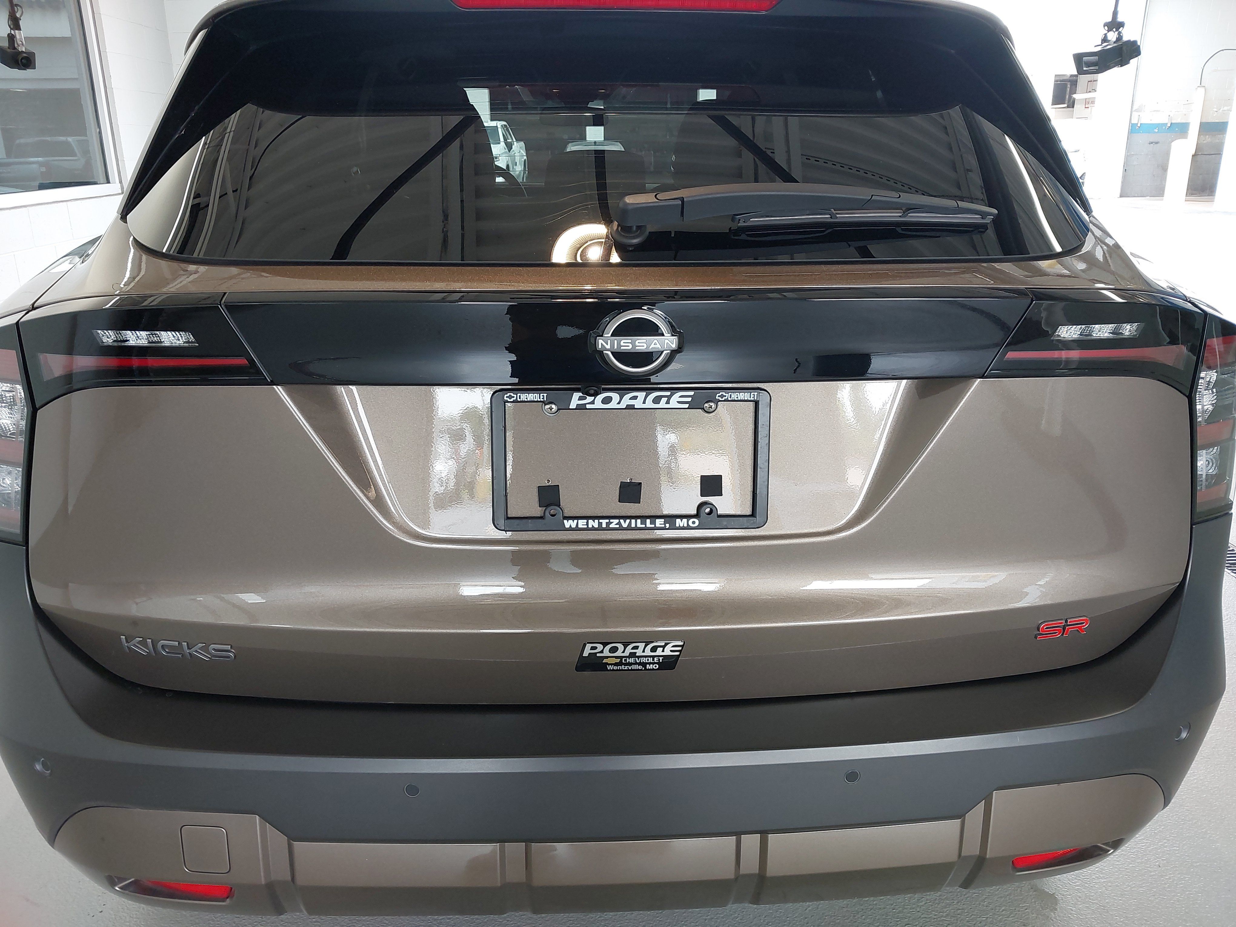 Used 2025 Nissan Kicks SR w/ SR Premium Package FWD image 33