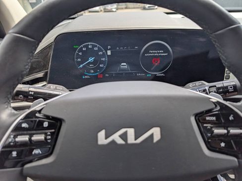 Used 2024 Kia Niro Wind w/ Wind Preserve Package FWD image 14
