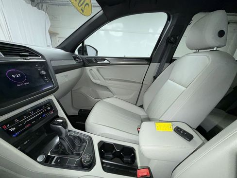 Used 2022 Volkswagen Tiguan SE R-Line AWD/4WD image 7