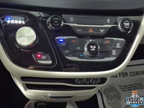 Used 2023 Chrysler Voyager LX FWD image 17