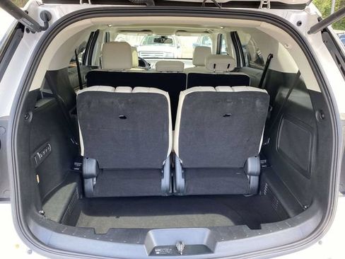 Used 2019 Ford Explorer Limited w/ Limited Luxury Package AWD/4WD image 19