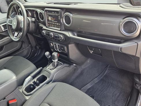 Certified 2018 Jeep Wrangler Unlimited Sahara AWD/4WD image 19