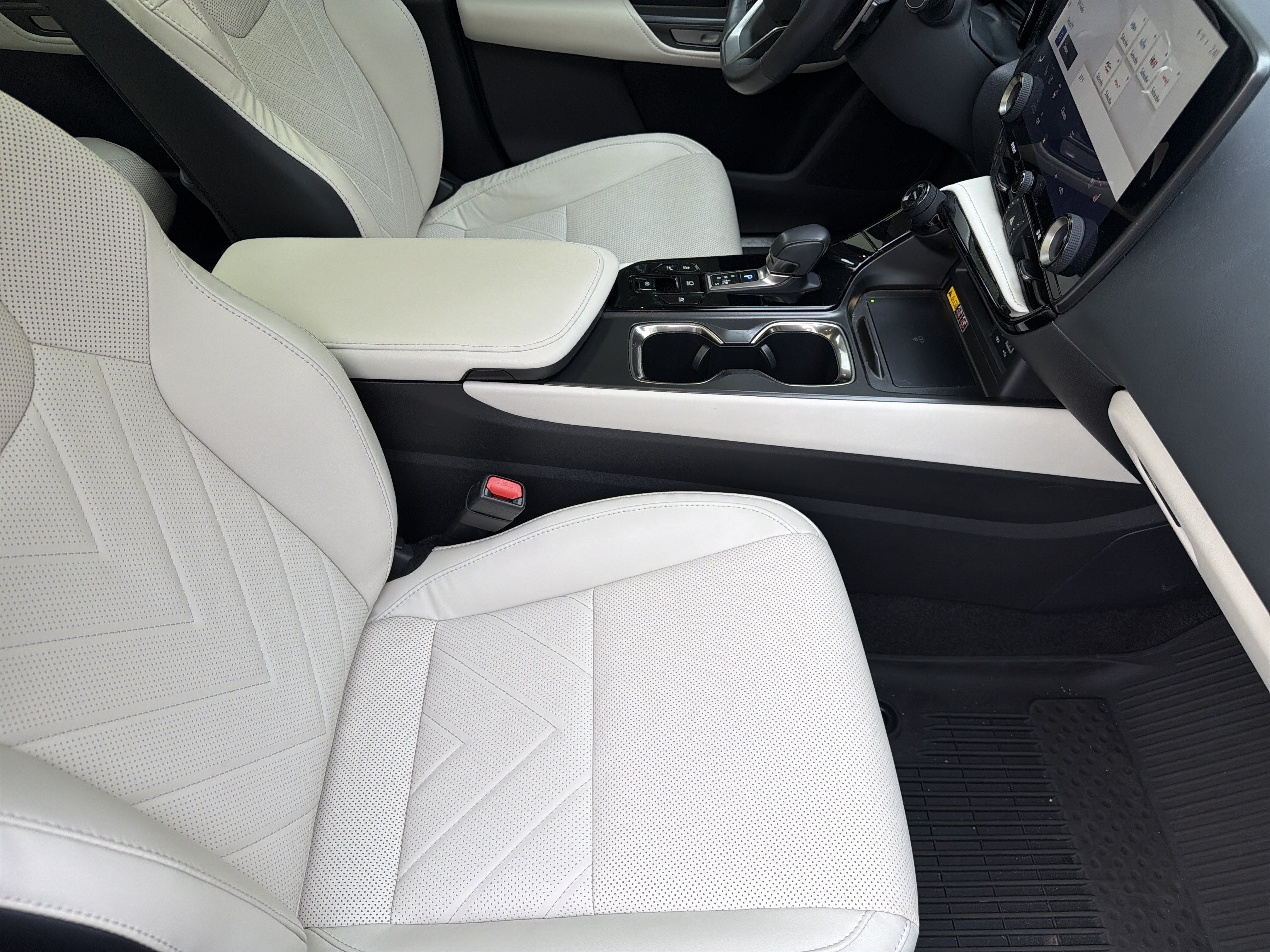 Used 2025 Lexus NX 350h AWD w/ Accessory Package (2T) image 40