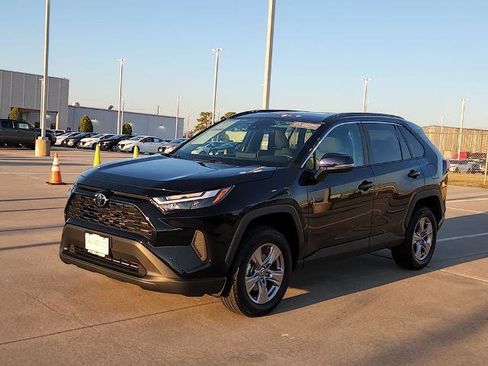 Used 2025 Toyota RAV4 XLE image 3