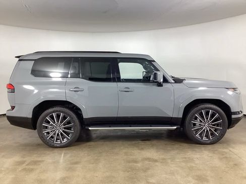Used 2025 Lexus GX 550 w/ Cold Area Package AWD/4WD image 4