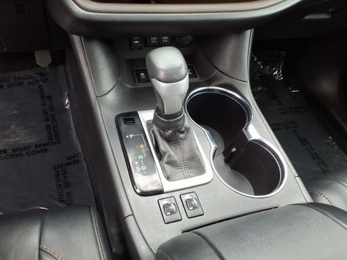 Certified 2018 Toyota Highlander XLE w/ Protection Package #3 image 10