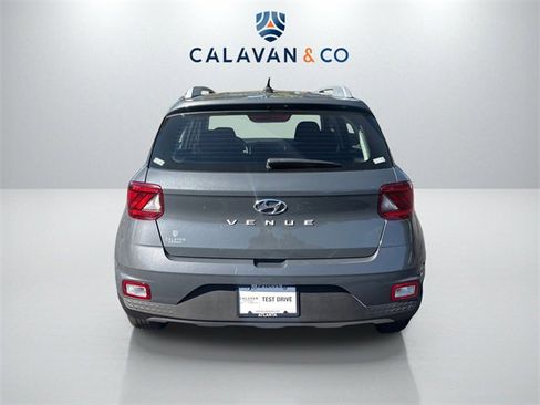 Used 2024 Hyundai Venue SEL image 6
