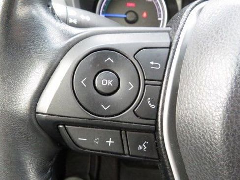 Used 2022 Toyota Venza LE image 22