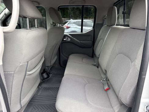 Used 2018 Nissan Frontier SV RWD image 10