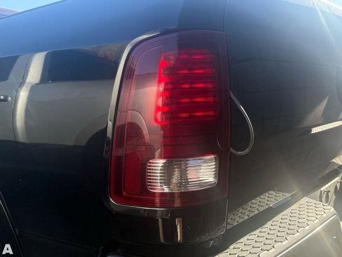 Used 2015 RAM 2500 Laramie w/ Black Appearance Group image 10