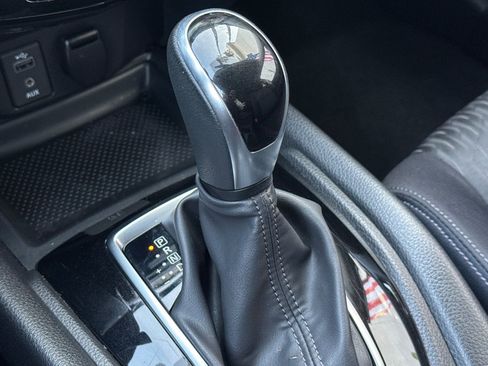 Used 2017 Nissan Rogue SV FWD image 21