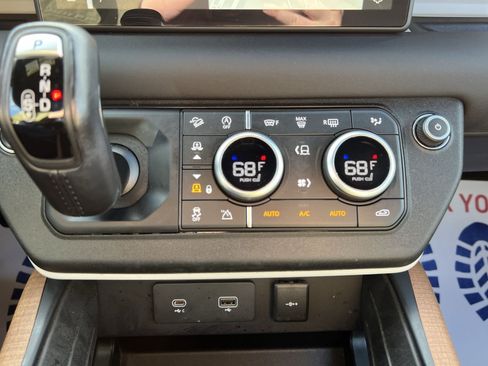 Used 2024 Land Rover Defender 110 X-Dynamic SE AWD/4WD image 21