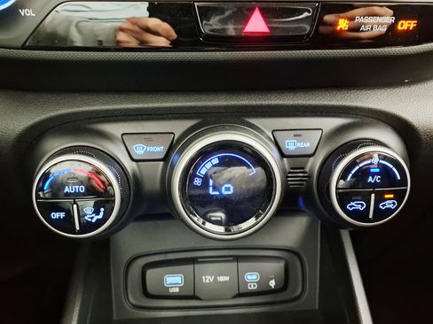 Certified 2026 Hyundai Venue SEL FWD image 20