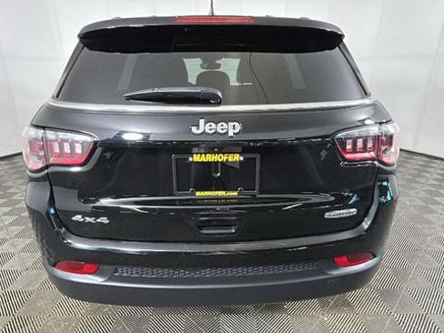 Used 2024 Jeep Compass Latitude w/ Sun and Sound Group AWD/4WD image 4