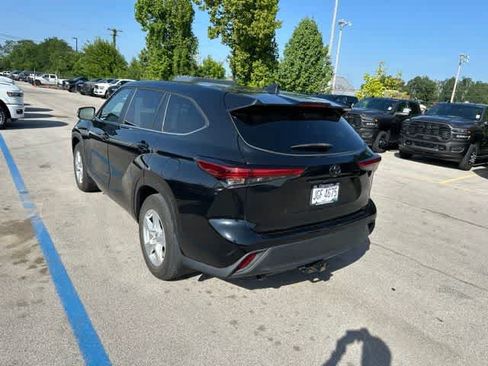 Used 2023 Toyota Highlander LE FWD image 18