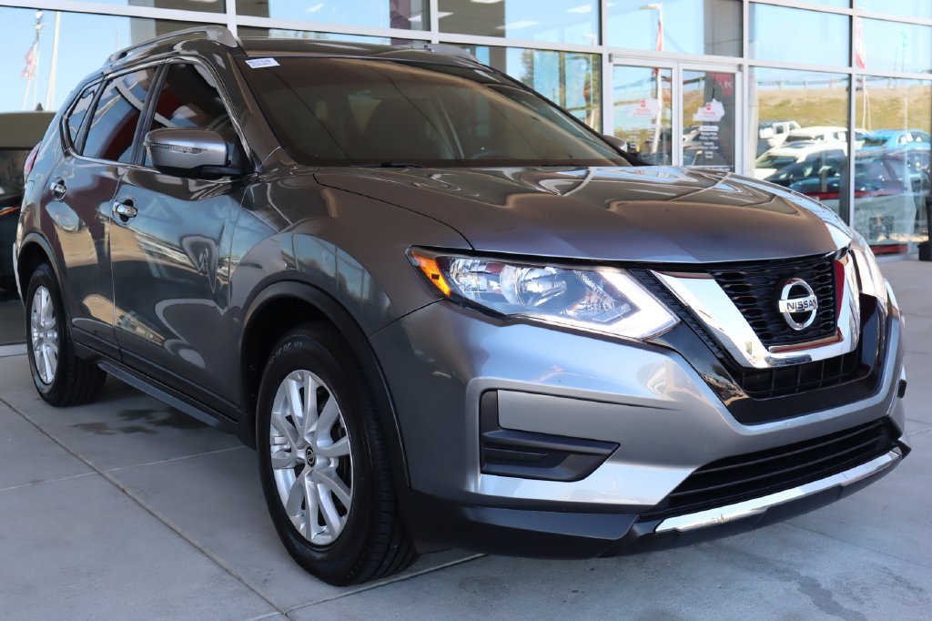 Used 2017 Nissan Rogue SV FWD image 1